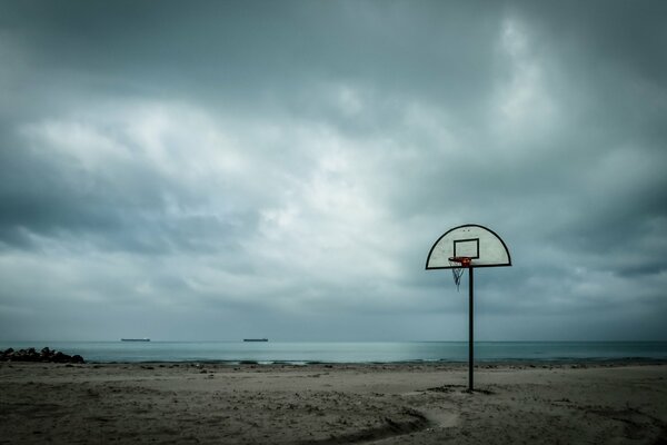 Basket-ball au bord de la mer