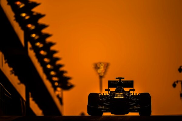 A car in Formula 1 in Abu Dhabi