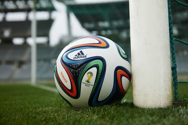 Balón de fútbol en un estadio de Brasil