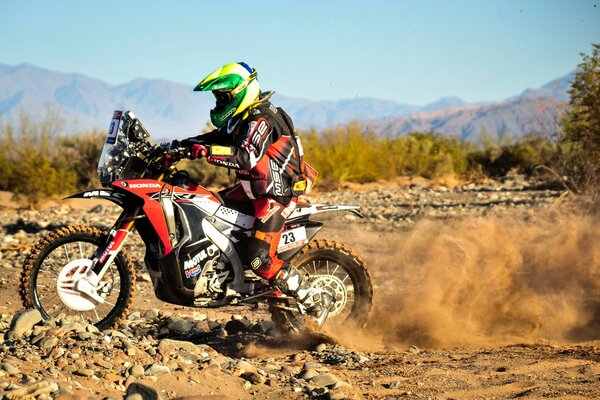 Motociclista alle gare di Rally 2014