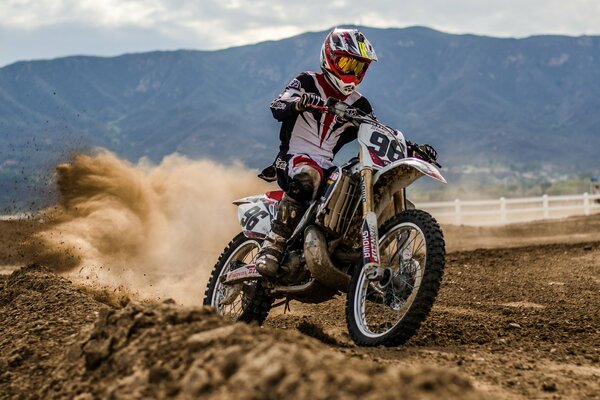 Mountain bike race dust clouds