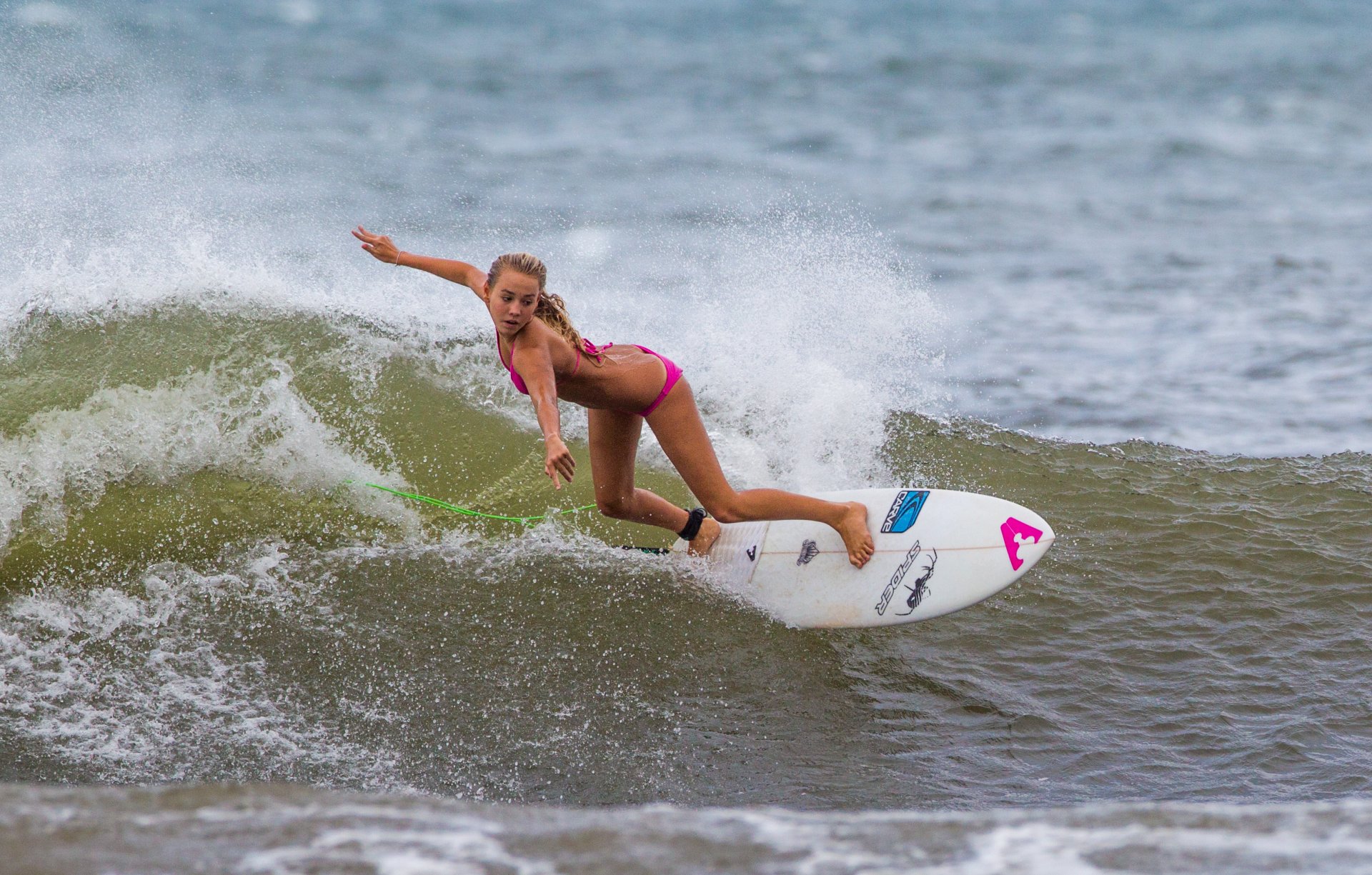 surfing sport dziewczyna.deska fala ocean