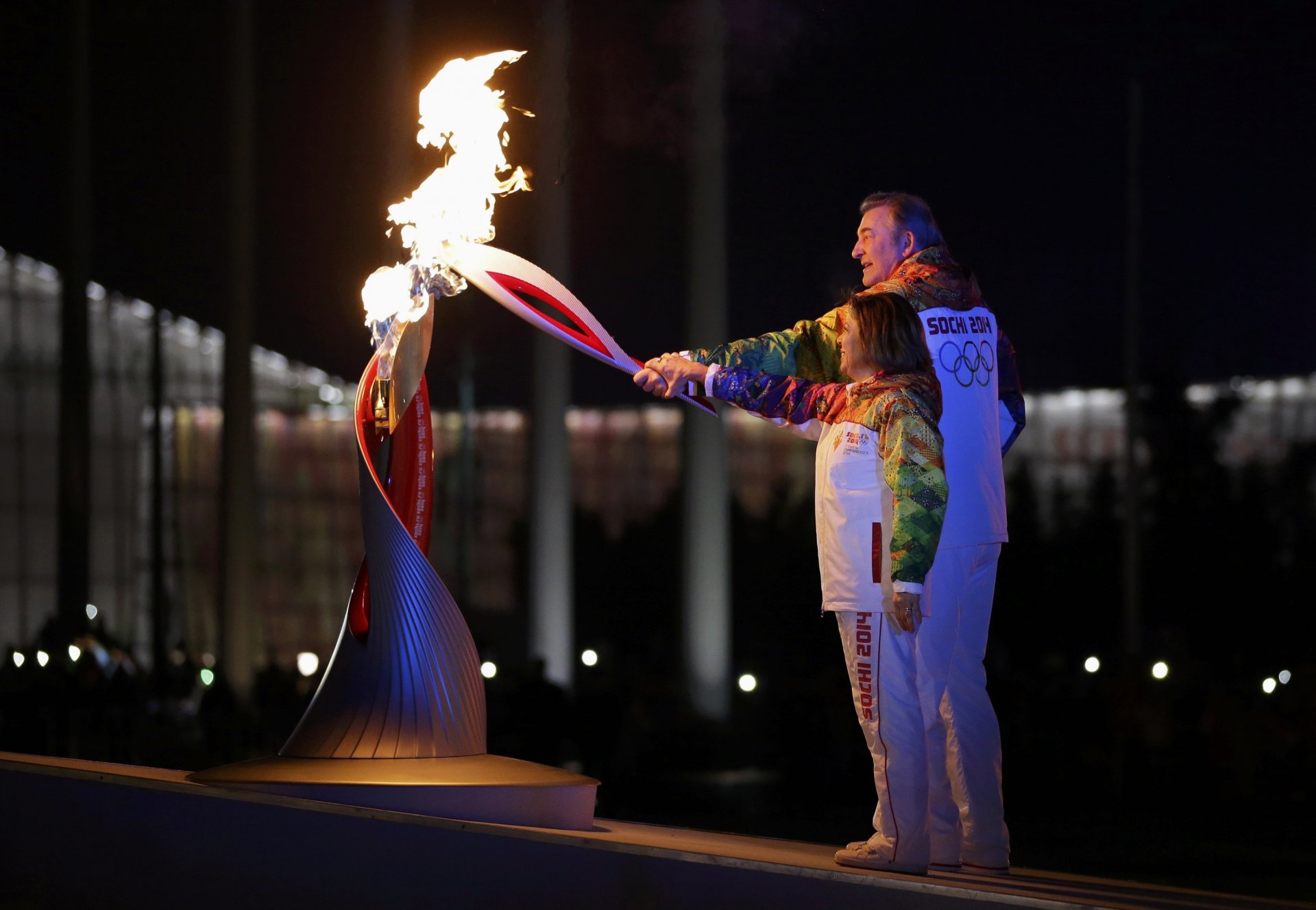 soczi olimpiada 2014 vladislav tretiak irina rodnina pochodnia płomień olimpijski