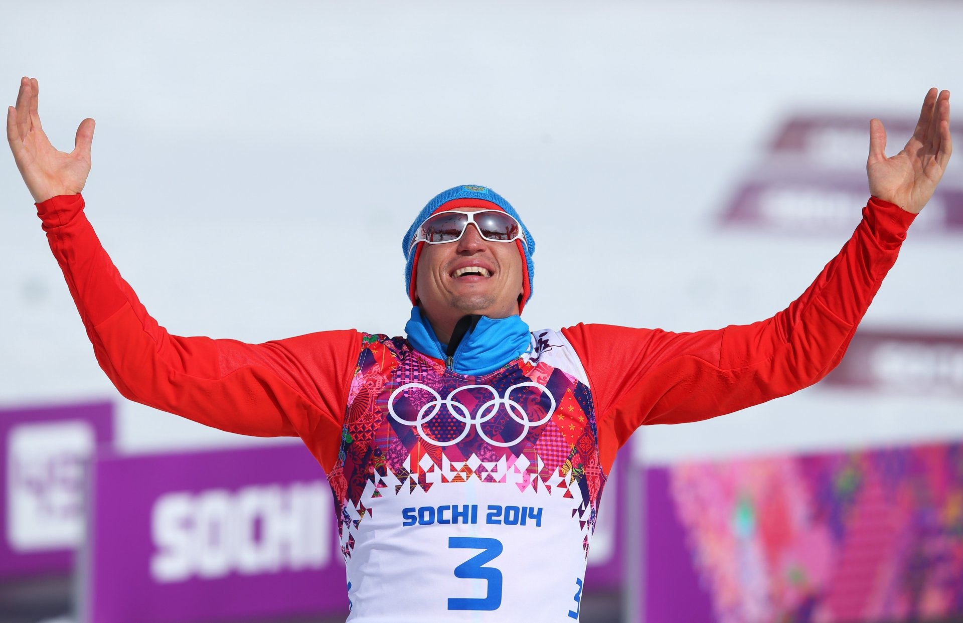 alexander legkov victoria esquiador campeón olímpico felicidad carreras de esquí inicio masivo sochi 2014 sochi-2014 juegos olímpicos de invierno xxii juegos olímpicos de invierno sochi-2014 rusia manos gafas