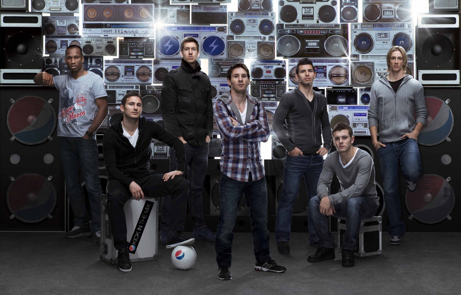 pepsi sergio agüero frank lampard didier drogba fernando torres lionel messi jack wilshire ball werbung fußballspieler fußball