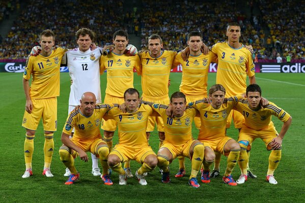 Фубтбольная команда - сборная украины