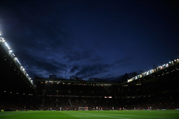 Ein echtes Theaterspiel zeigte Old Trafford von Manchester United