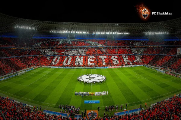 Fußballstadion vor dem Spiel zwischen Schachtjor und Manchester United