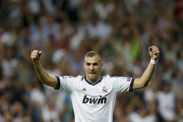 La Star du football Karim Benzema est un joueur du Real Madrid