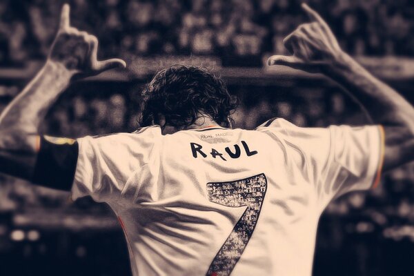 Le joueur de football Raul légendaire numéro sept