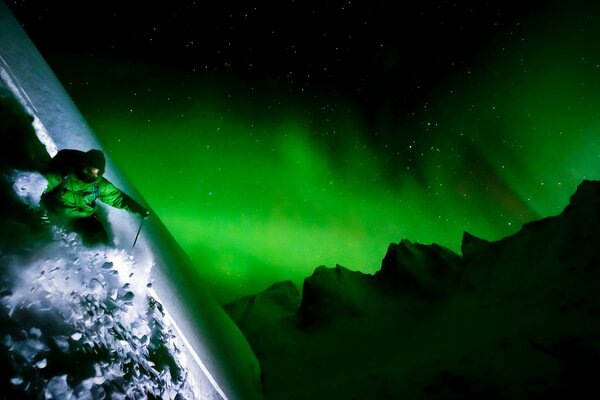 A man on skis in the mountains rushes to the sky