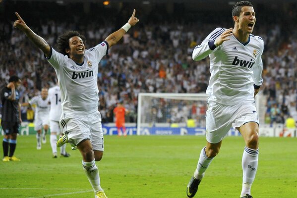 Ronaldo juega para el real Madrid 2012