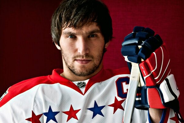 El famoso jugador de hockey Alexander Ovechkin lutshii atleta