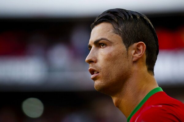 Ronaldo en uniforme de l équipe du Portugal