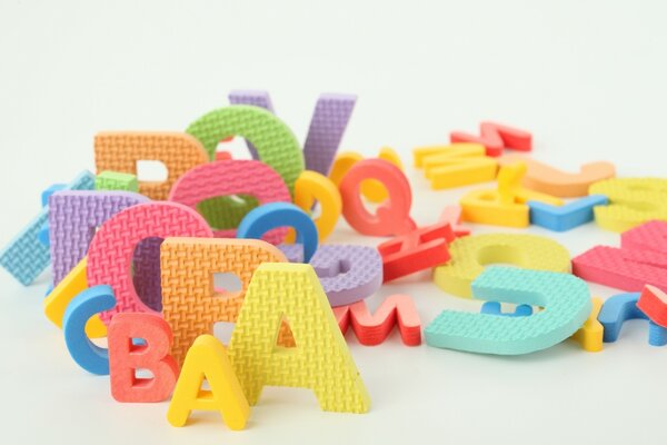 Разноцветные буквы. Игра для детей