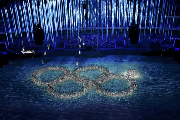 Olympische Ringe zum Abschluss der Olympischen Spiele in Sotschi 2014