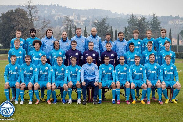 En el fondo de la mañana, el equipo del FC Zenit