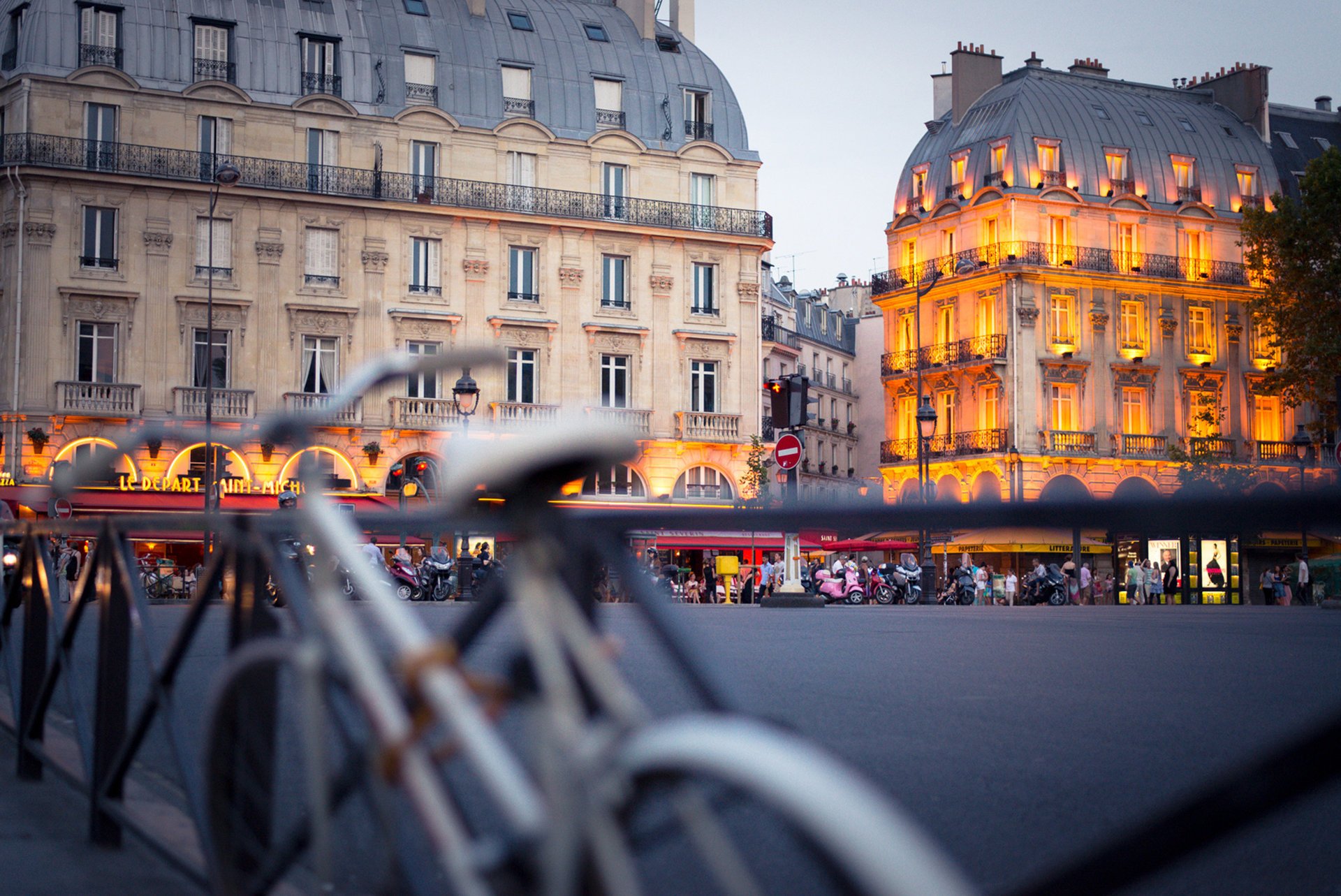 frankreich häuser frankreich stadt paris gebäude hintergrundbeleuchtung pari