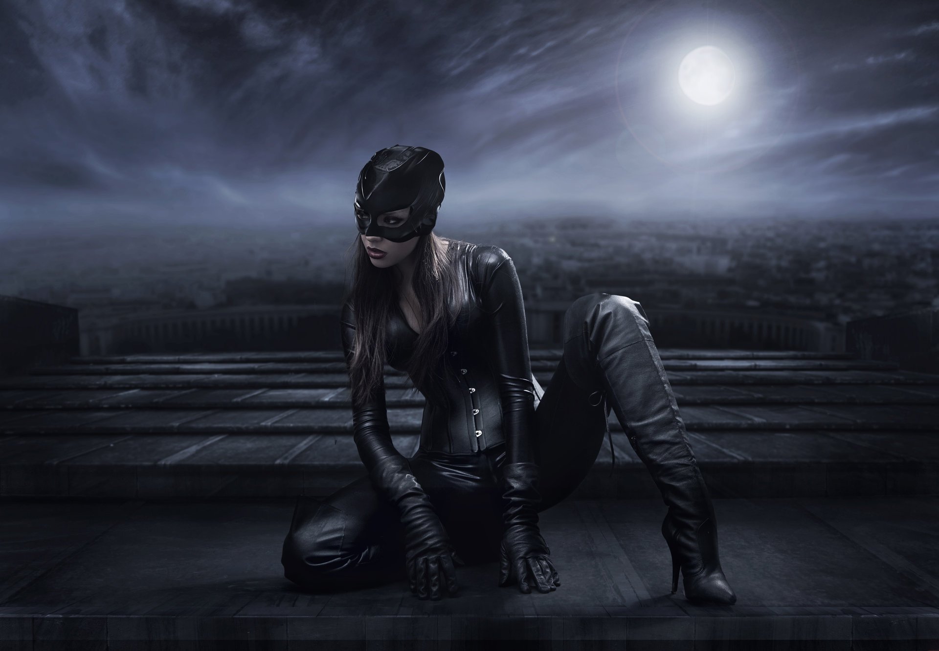 catwoman ragazza sguardo. ciglia maschera costume posa stivali