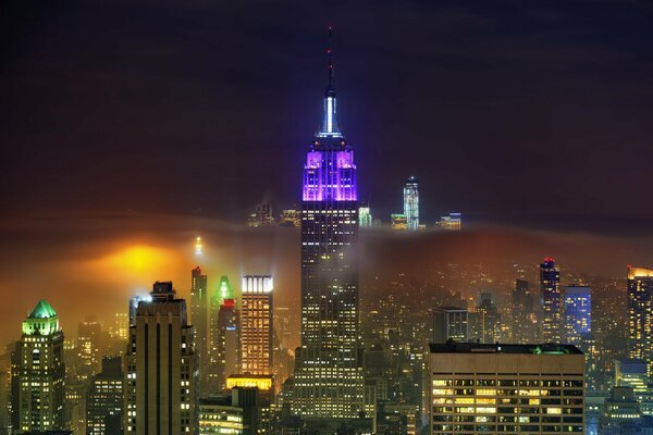 Les lumières de la nuit de New York depuis les hauteurs