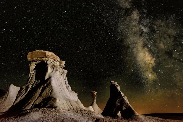 Paesaggio notturno nel deserto