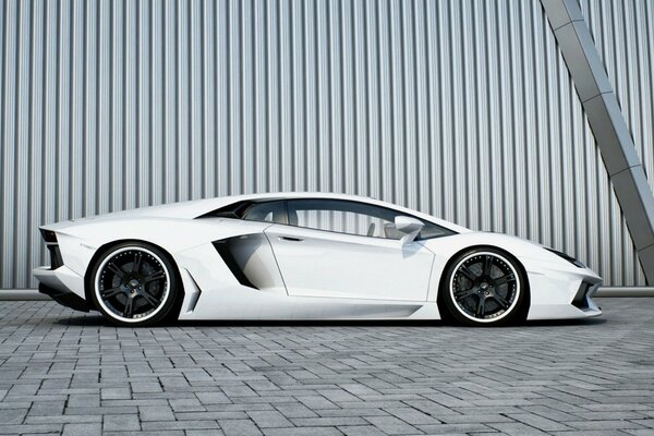 Voiture exquise Lamborghini en blanc