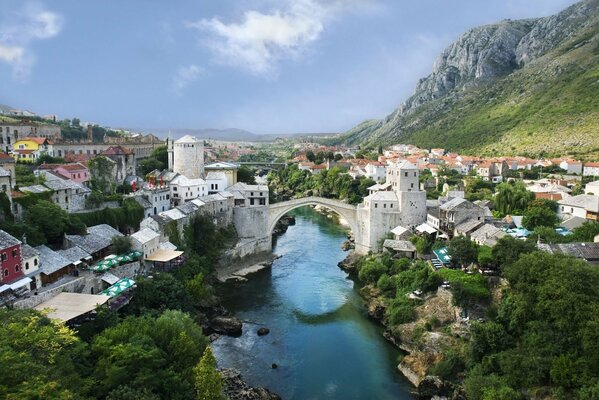 Vue du vieux pont à Mostar