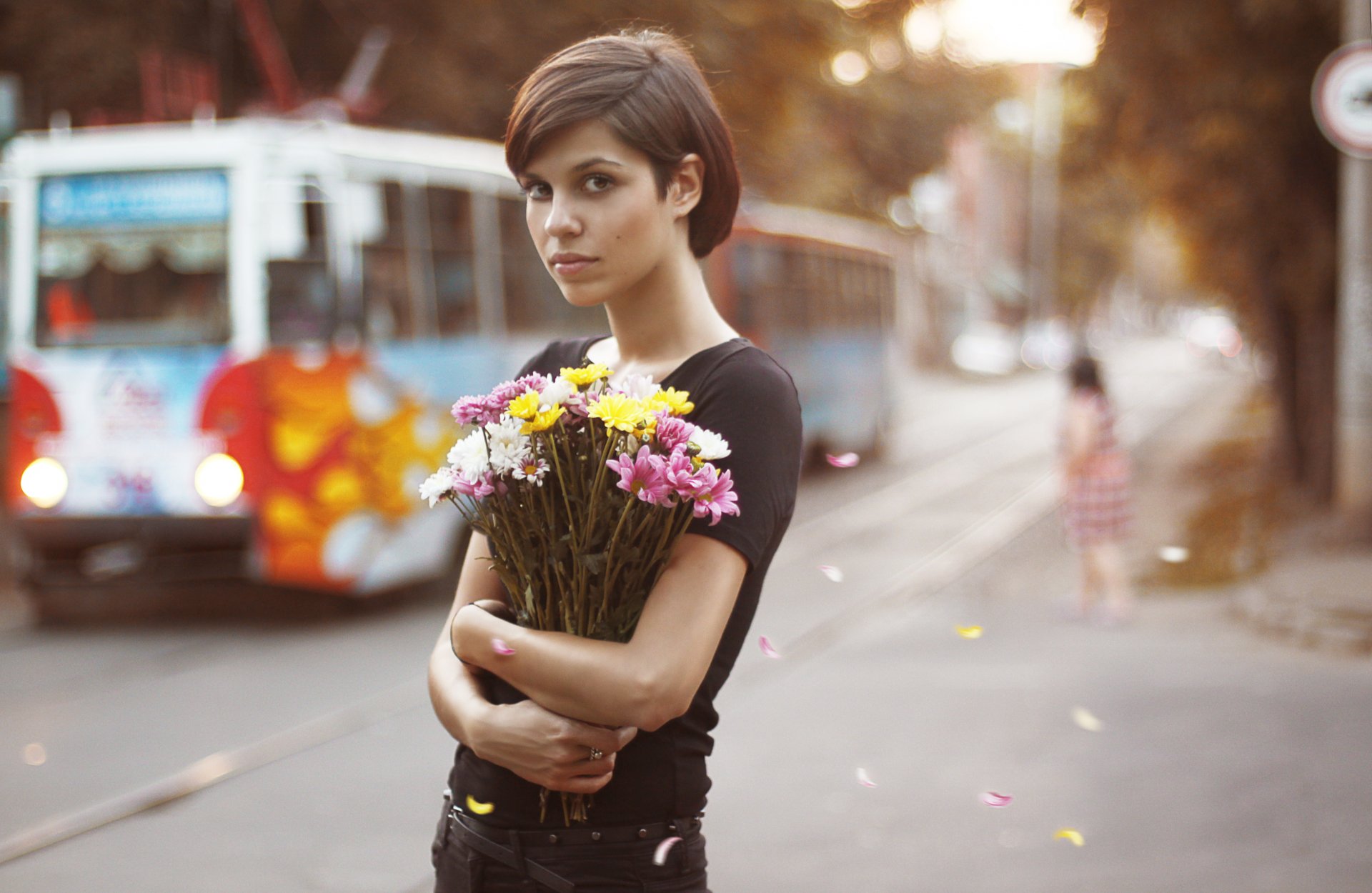 girl bouquet flower brown hair brown-eyed view the tram town petal