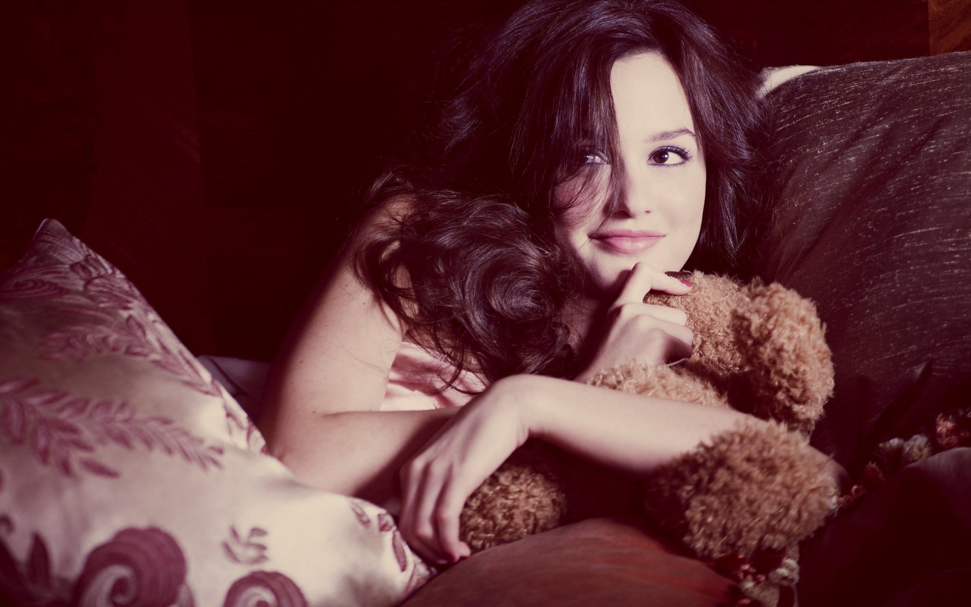 leighton meester girl actress smile view teddy bear bear