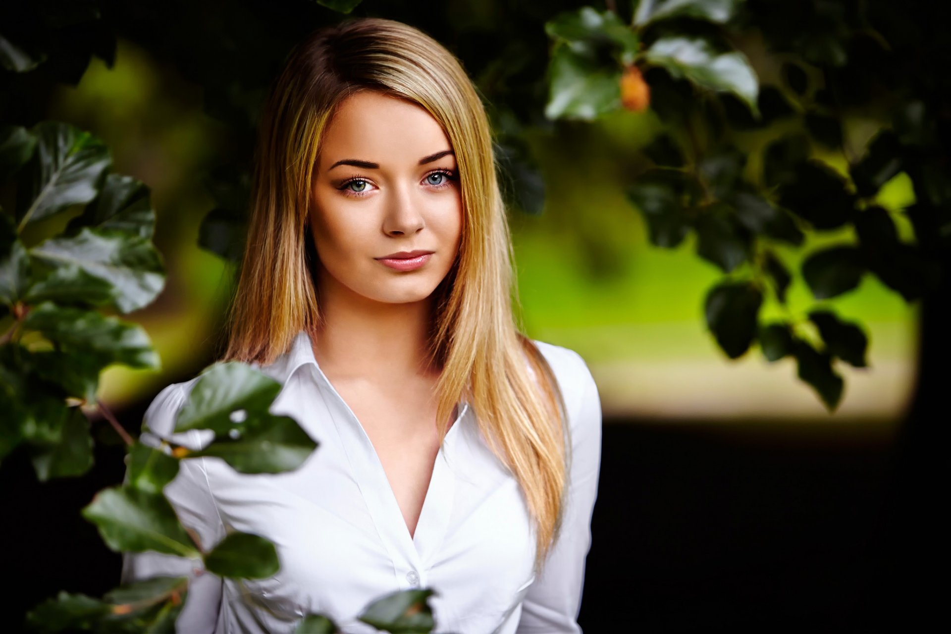 simone portrait regard