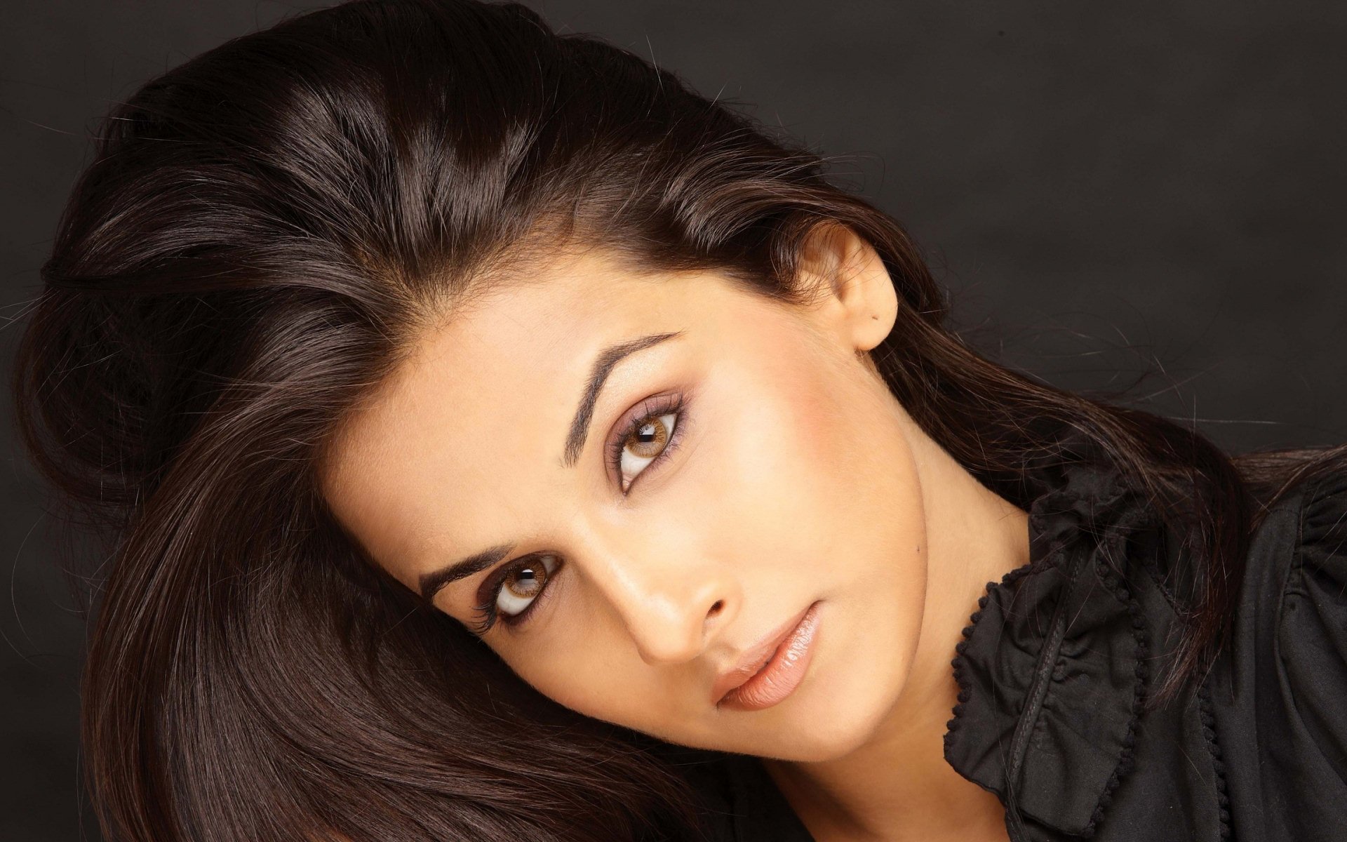 vidya balan bollywood célébrité actrice modèle fille brunette jolie beauté visage yeux indien beauté