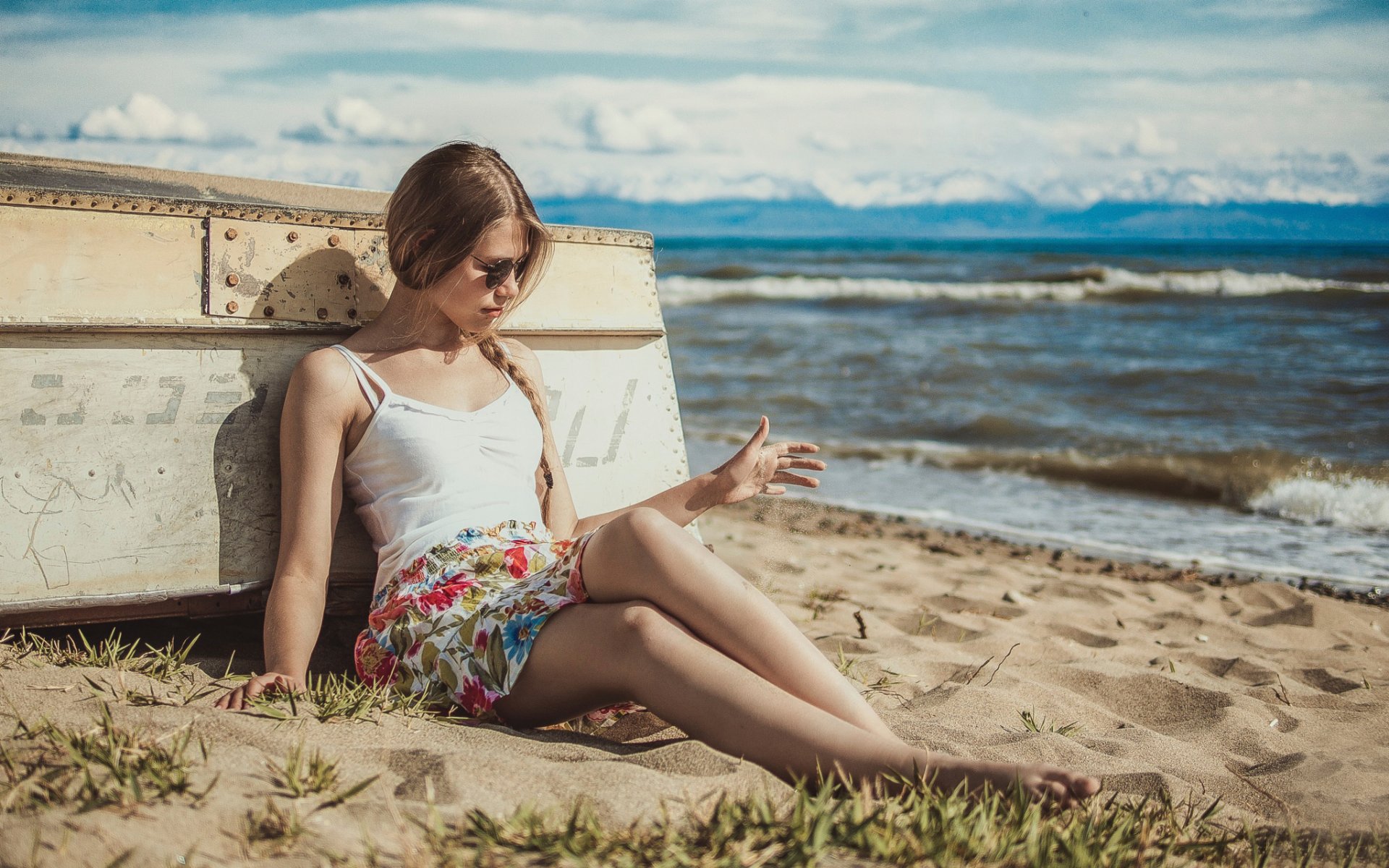 meer strand sand mädchen mascha beine boot pavel smetanin russland