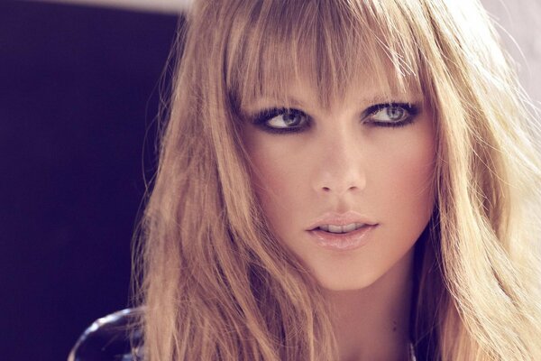 Le regard profond de Taylor Swift