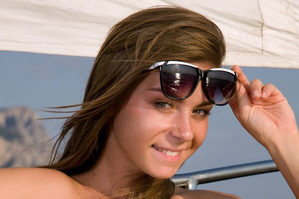 Model Natalia E in sunglasses