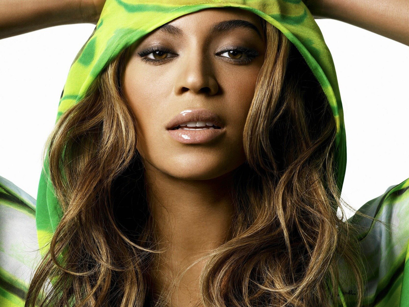 beyonce view girl star hood