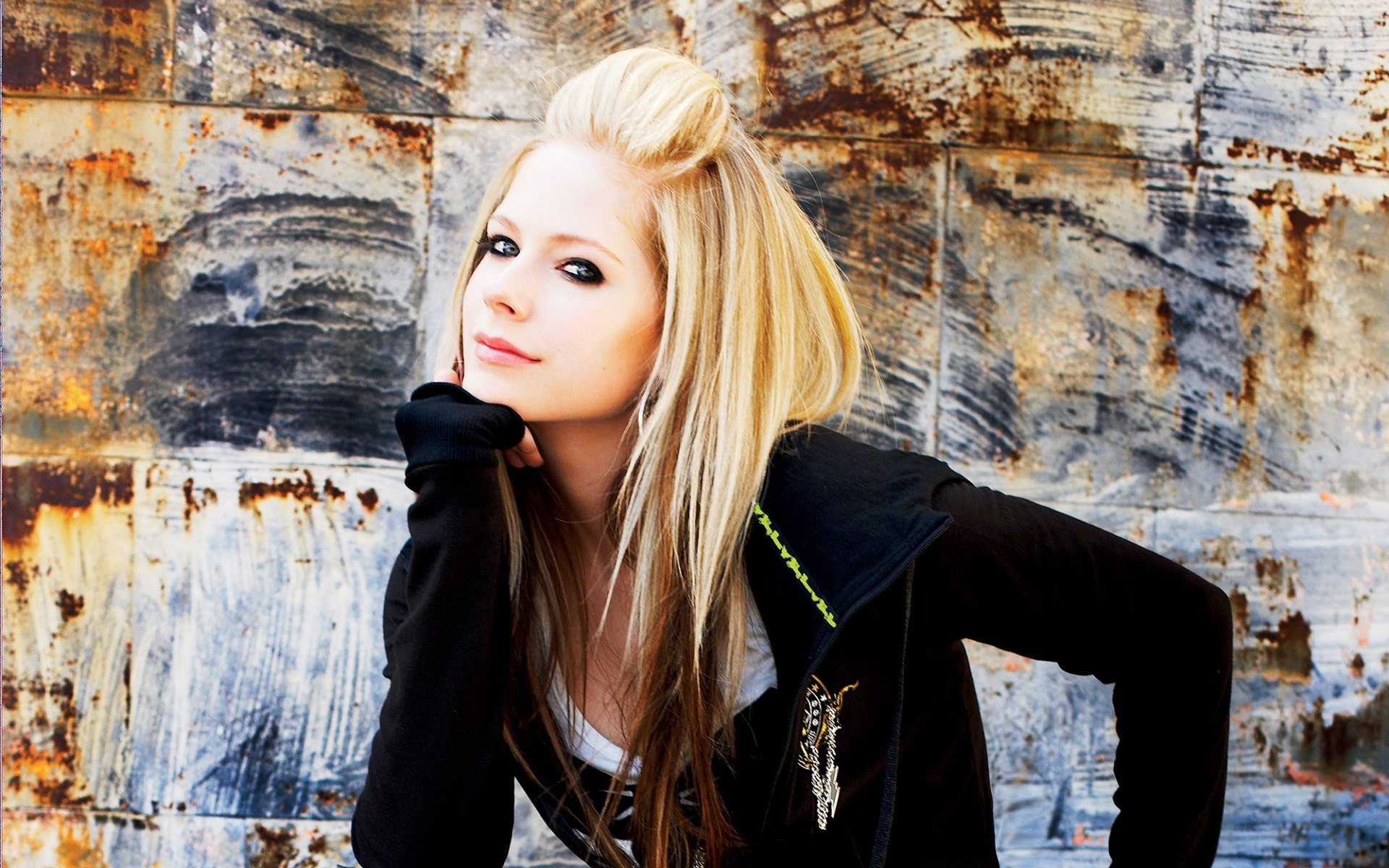 avril lavigne blonde regard