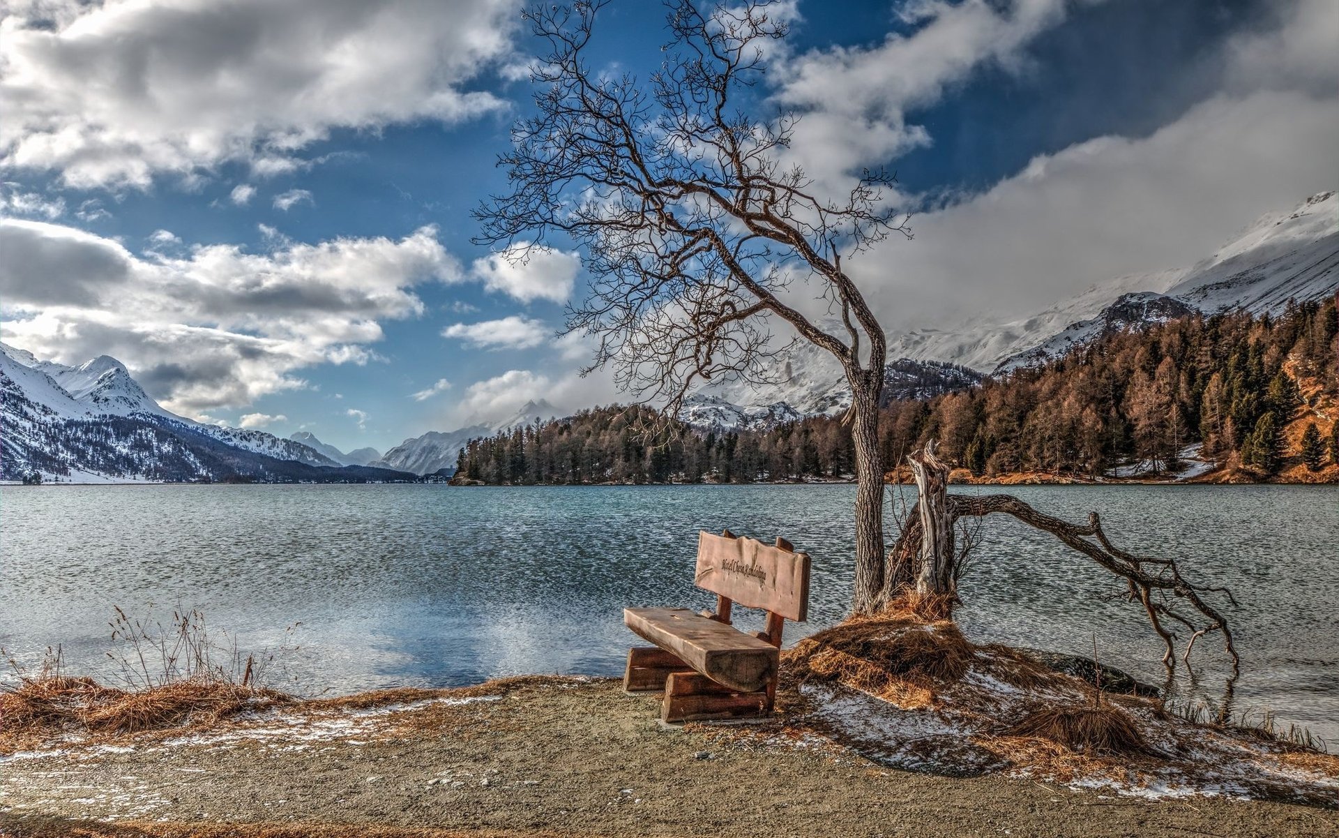 paisaje de invierno montañas lago banco