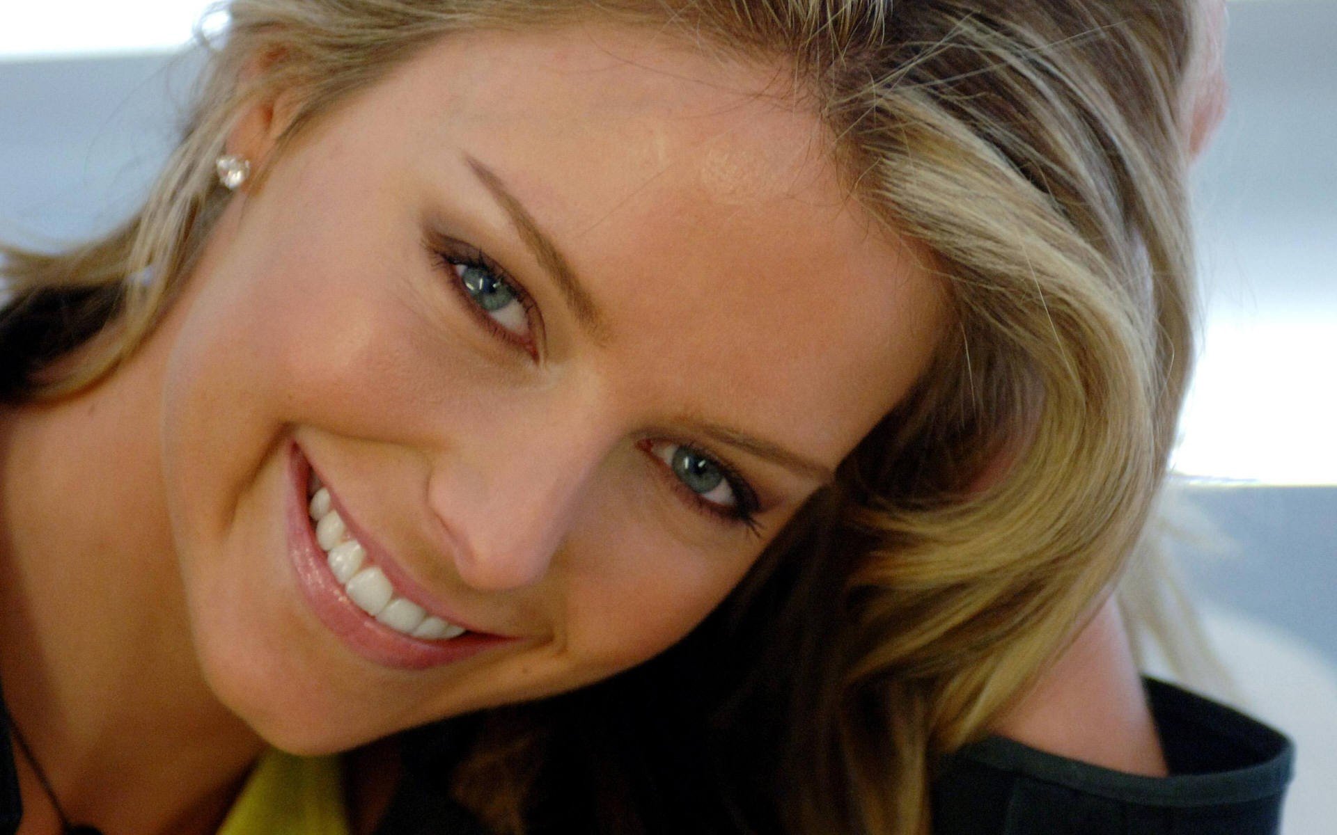 jennifer hawkins la sonrisa