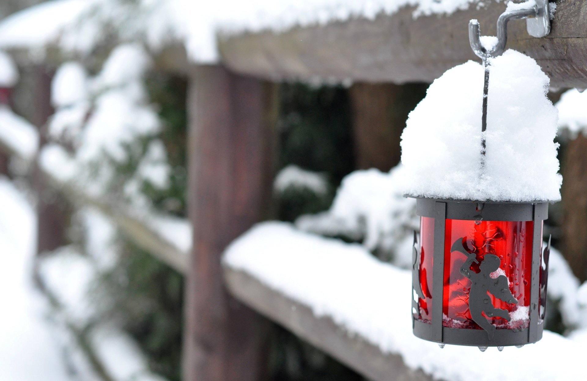 lanterne lampe de poche clôture rouge verre clôture neige