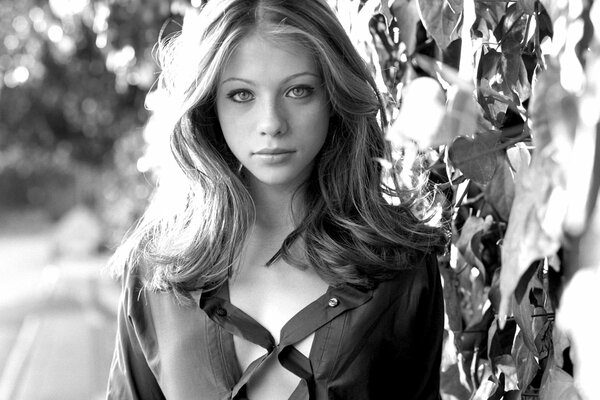 Michelle Trachtenberg - beauty in black and white