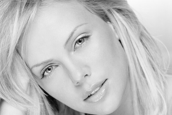 La actriz y productora sudafricana y estadounidense Charlize Theron. Hermosa mujer Charlize Theron