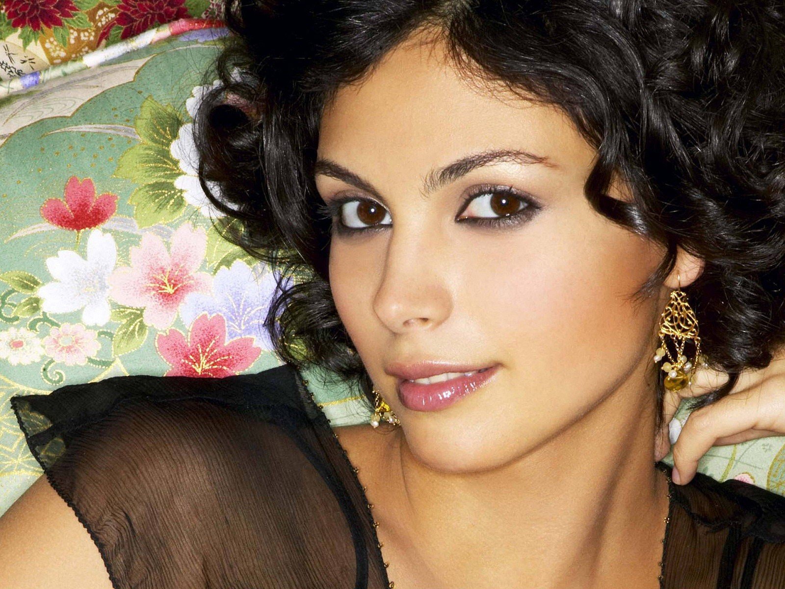 morena baccarin east pillow earring