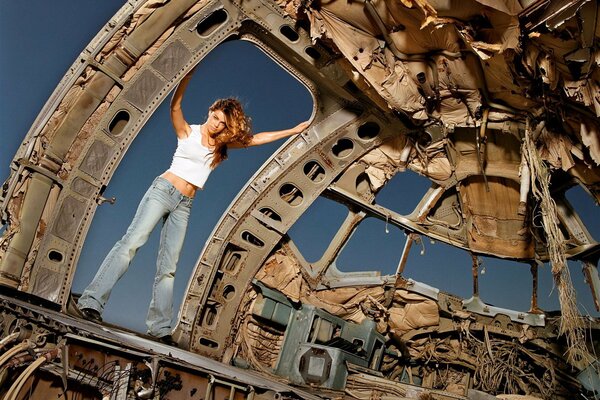 The girl and the wreckage of the plane