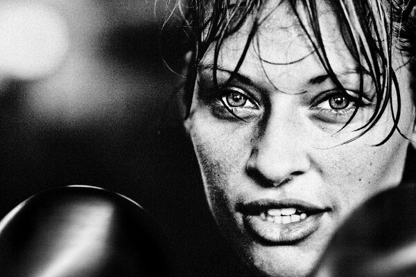 Foto en blanco y negro de un boxeador durante una pelea