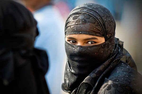 Oriental girl in a veil