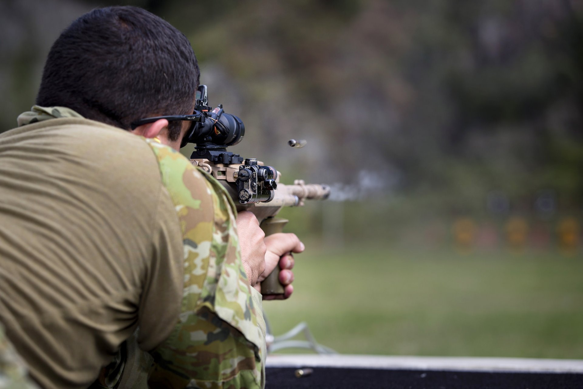 ejército australiano soldado tiro