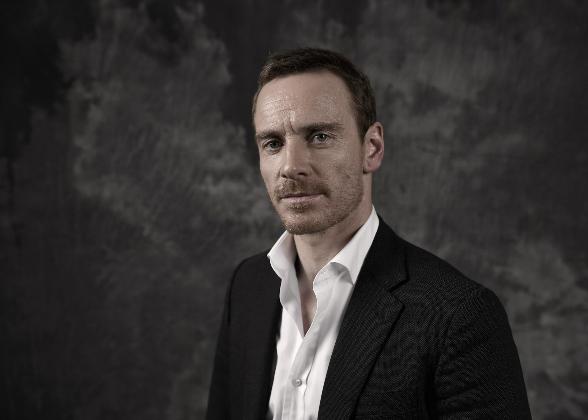 michael fassbender schauspieler fotoshooting für den film steve jobs fotograf gareth cattermoul