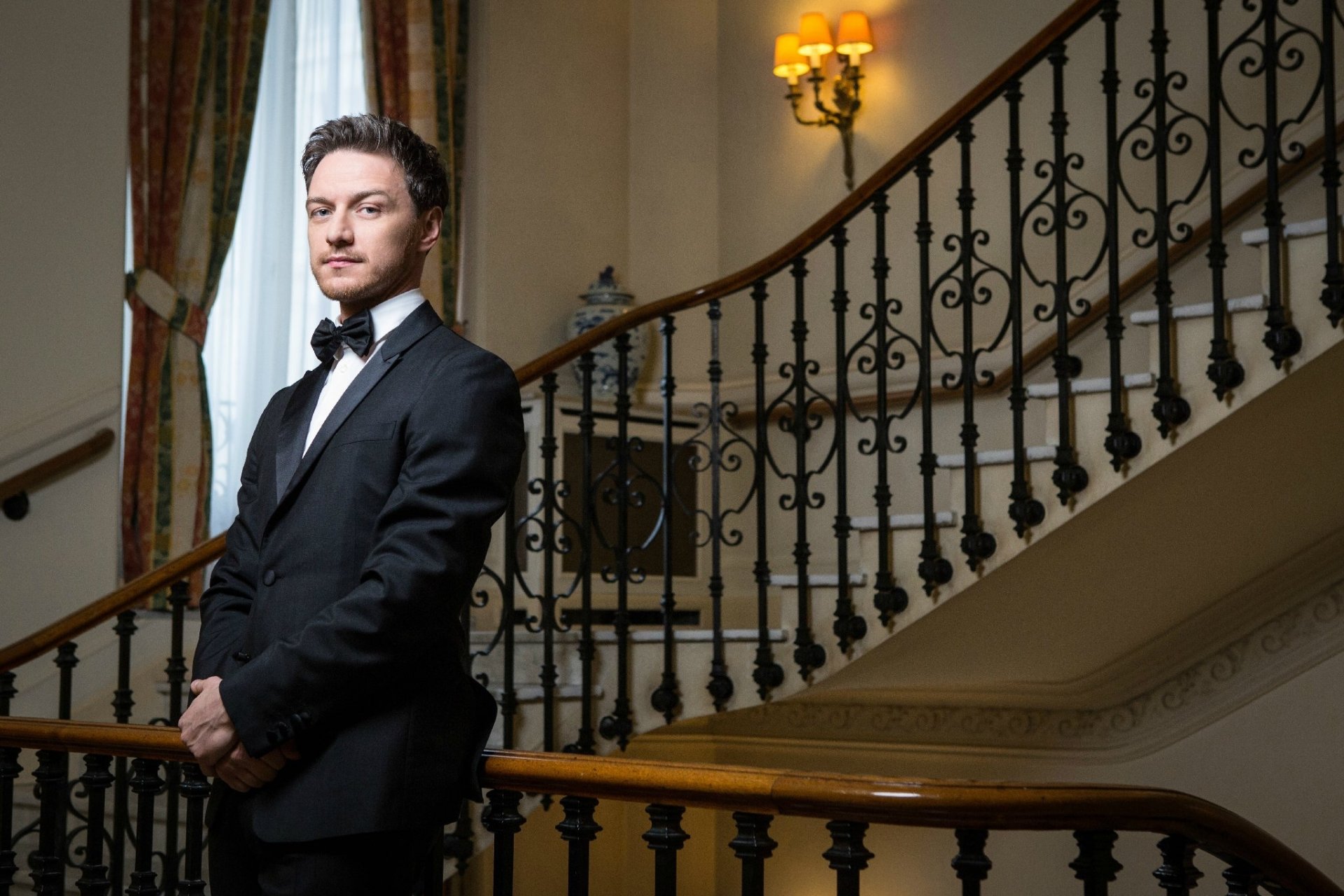 james mcavoy aktor kostium schody fotograf fabrizio maltańczyk thr