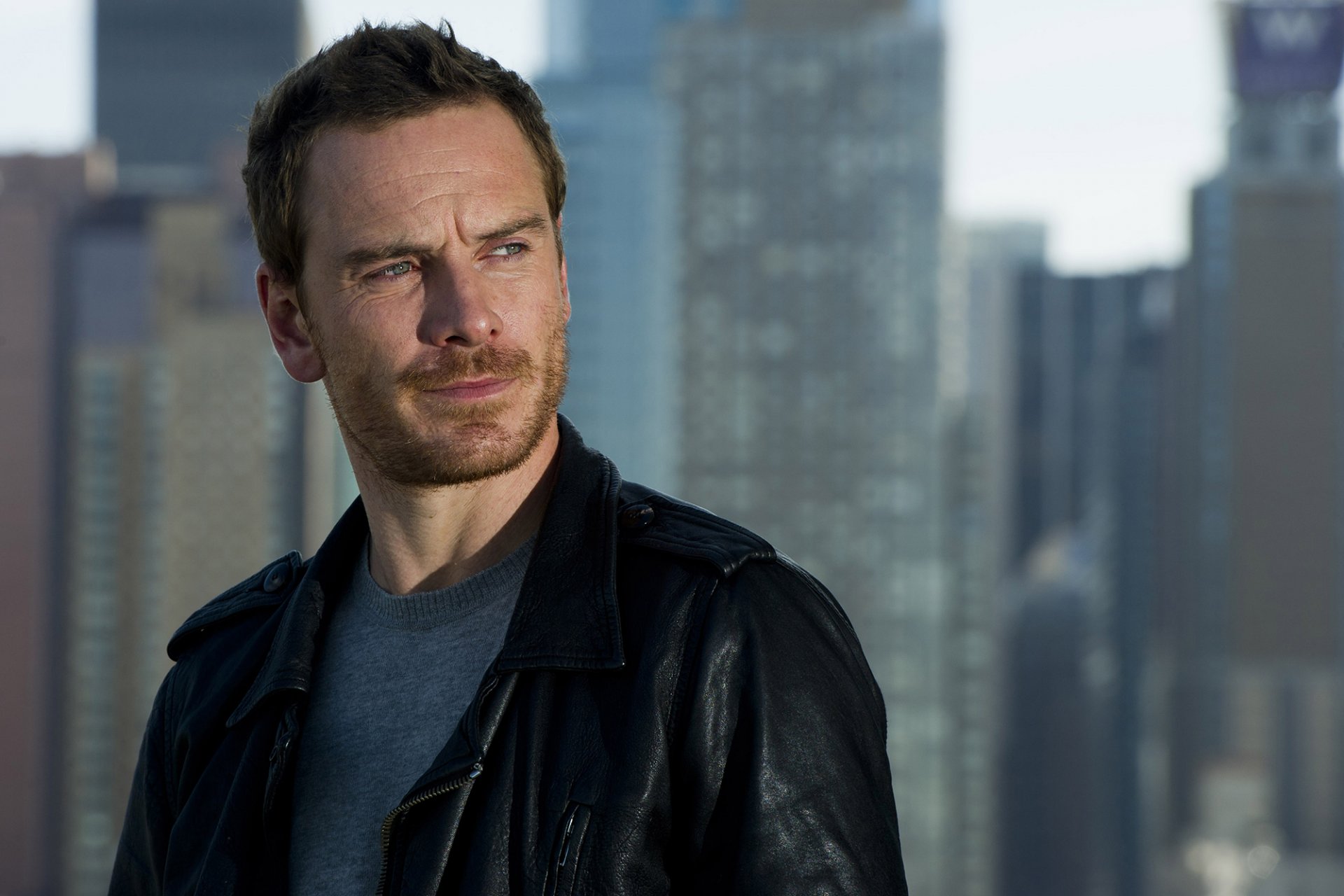 michael fassbender actor sesión de fotos charles sykes ciudad nueva york desenfoque