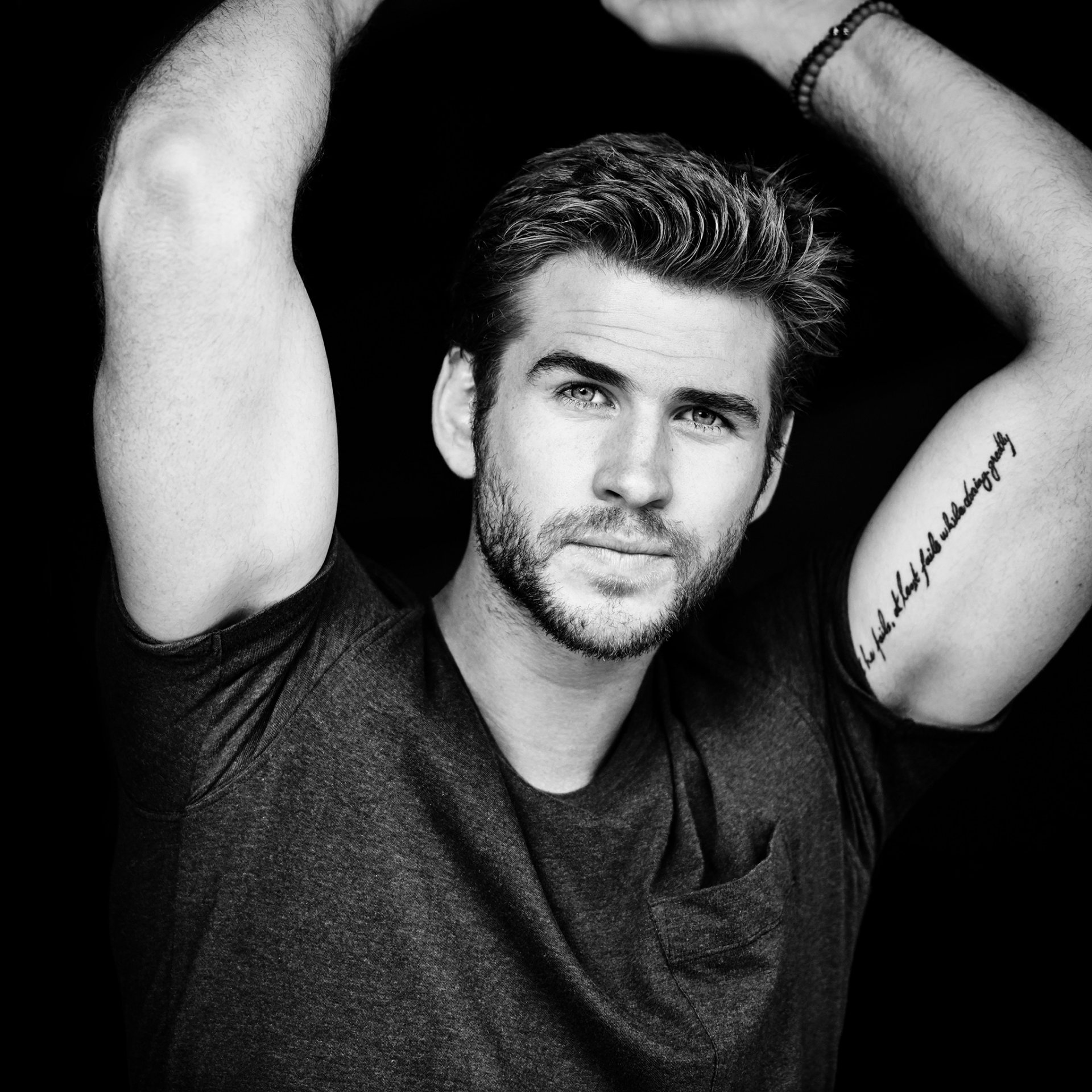 liam hemsworth liam hemsworth acteur photo noir et blanc magazine mens fitness eric ray davidson